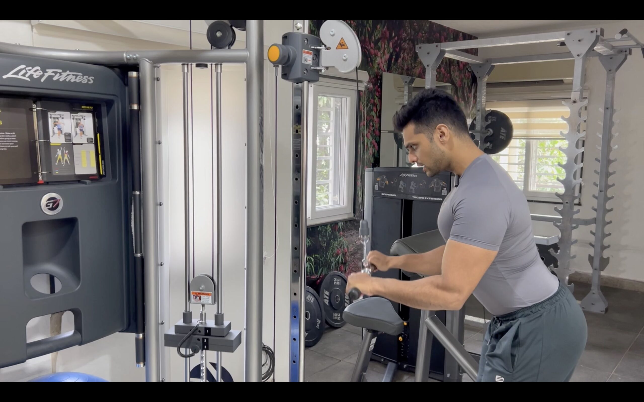 Tricep Cable Pushdown with straight bar (Pronated grip)